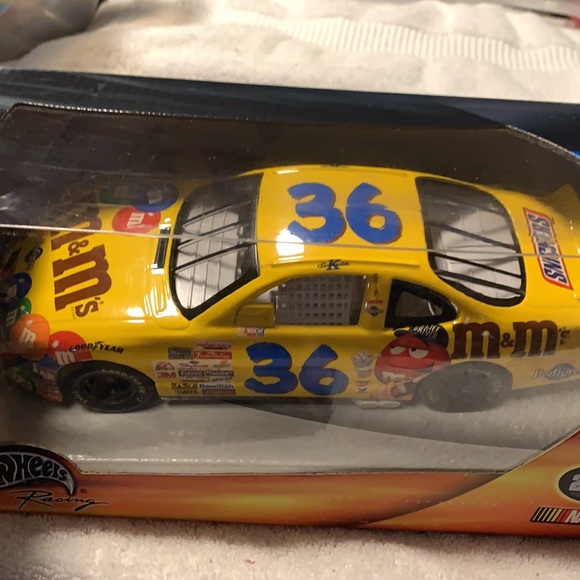 NASCAR HotWheels Ken Schrader #36 M&M die cast car - Picture 5 of 5